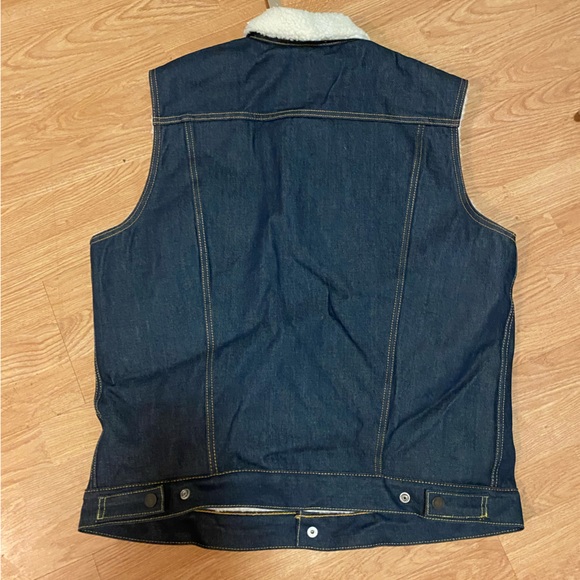 NWT Levis Sherpa Denim Vest - Picture 2 of 5